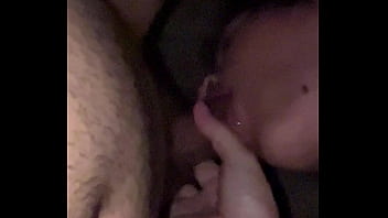 Dándote placer profundo con mi boca hasta hacerte explotar