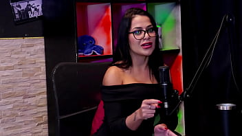 Morena demonstra seu boquete depois de falar que não pensa em fazer gang bang e que era tranquila como personal na academia mia luz watch sheer red