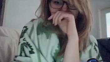 Moistcamcom Amateur Teen Works Her Shaven Hole Free Xxx Cam thumbnail