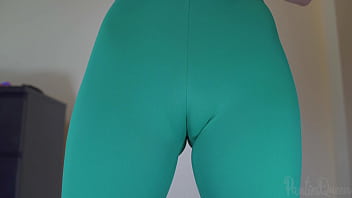 Blonde reveals huge camel toe pussy while tight shorts try on haul