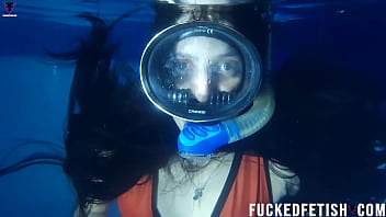 Skinny helen diving mask night pool