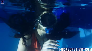 Skinny helen diving mask night pool