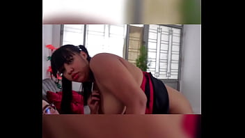 Encontré a la vecina haciendo videos porno con su pareja