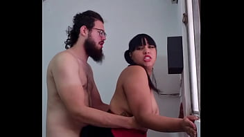 Encontré a la vecina haciendo videos porno con su pareja