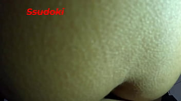 Mi madrastra me quiso hacer de comer pero no espero que fuera ella la comida comer ese enorme culo es lo que queria y me complacio