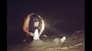 La Puta De Elizabeth Abre Las Puertas Del Infierno De Su Trasero Con Enorme Dildo Artesanal thumbnail