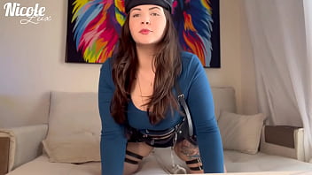 Mãos ao alto policial com bunda grande prende você nicole lux Mãos ao alto policial com bunda grande prende você nicole lux