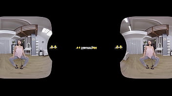 Pee Desperation Sets In For Lady Dee Who Wets Her Denims In Vr Porn thumbnail