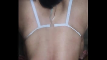 Gostosa Magrinha Do Cabelo Curto Tirou Leitinho Do Moreno thumbnail