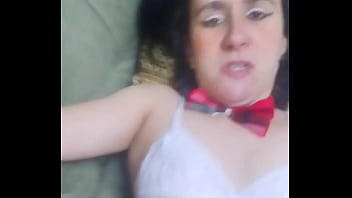 Gostosa magrinha do cabelo curto tirou leitinho do moreno