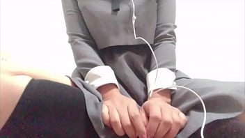 【素人】クリトリスをいじりながらチュクチュク音をたてもう何回もイキそうになりました…。