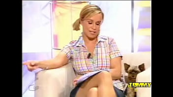 Spanish actress shows oops upskirt on tv