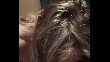 2024 11 11 esclave f s'amuse sur les photos de esclave sa