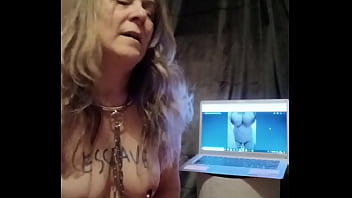 2024 11 11 esclave f s'amuse sur les photos de esclave sa