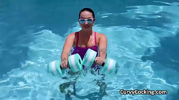 Lubed hottie blows dick outdoors