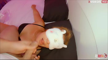 Boca llena de semen de rubia encantadora