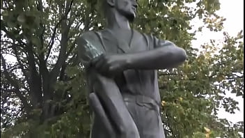 Look at the size of those hands