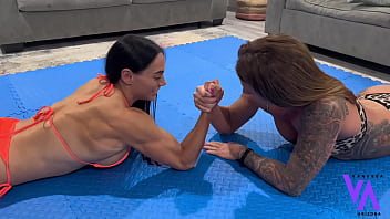 Strength vanessa arizona vs tapered physique