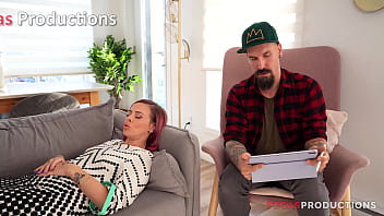 Pegas productions lili cocksinhell se fait défoncer sur la table de cuisine