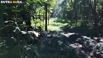 Padrasto pega enteada no mato e tira a virgindade do cuzinho dela