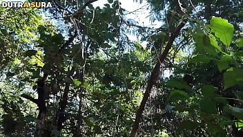 Padrasto pega enteada no mato e tira a virgindade do cuzinho dela