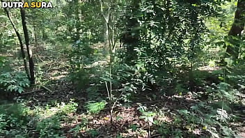 Padrasto pega enteada no mato e tira a virgindade do cuzinho dela