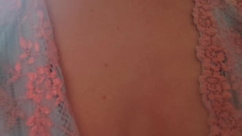 Ela faz transmissã e adora se arrumar conversando