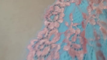 Ela faz transmissã e adora se arrumar conversando