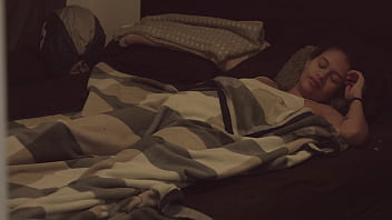 Hot latina rubs her wet pussy in bed