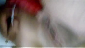 Minha gostosa metendo o brinquedo no cuzinho gostoso