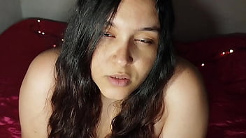 Fazendo carinho nos peitões de vaca