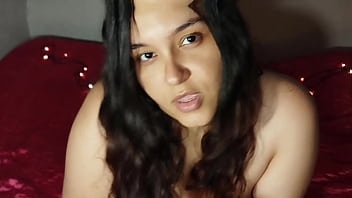 Fazendo carinho nos peitões de vaca