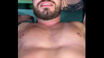 Me amararão na mesa de sinuca e judiarão de mim com muitas cócegas será que dei conta mulheres me