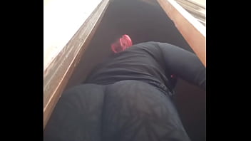 Culo En Calza Sacando X La Ventana 2 thumbnail