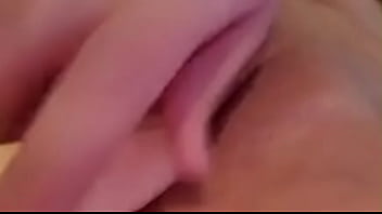 Emy angel la jeune qui se touche