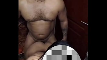 Negro pingon masajista le rompe la concha a su clienta peruana en su primera chamba