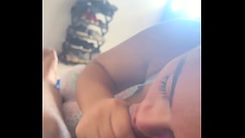 Mi mujer me complace y lo chupa como una diosa 19 añitos