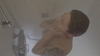 Surprise sous la douche bisous mes amours