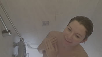 Surprise sous la douche bisous mes amours