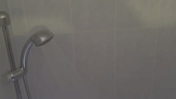 Surprise sous la douche bisous mes amours