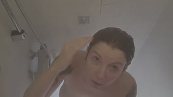 Surprise sous la douche bisous mes amours