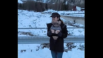 ️snowflakes kissing my flushed skin️