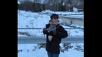 ️snowflakes kissing my flushed skin️