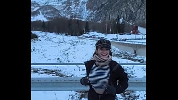 ️snowflakes kissing my flushed skin️