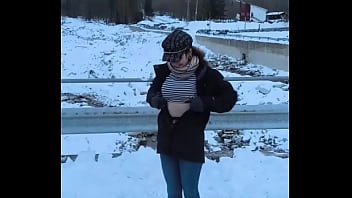 ️snowflakes kissing my flushed skin️