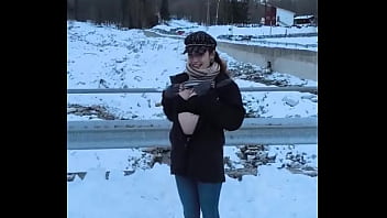 ️snowflakes kissing my flushed skin️