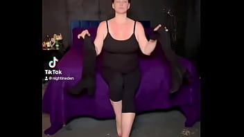 Do you know how flexible i am #halloween2023 #halloweencostume #beforeandafter #thisis40 #craving #hotmom