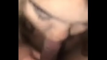 Gordita caliente mamando