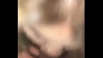 Gordita caliente mamando