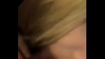 Gordita caliente mamando